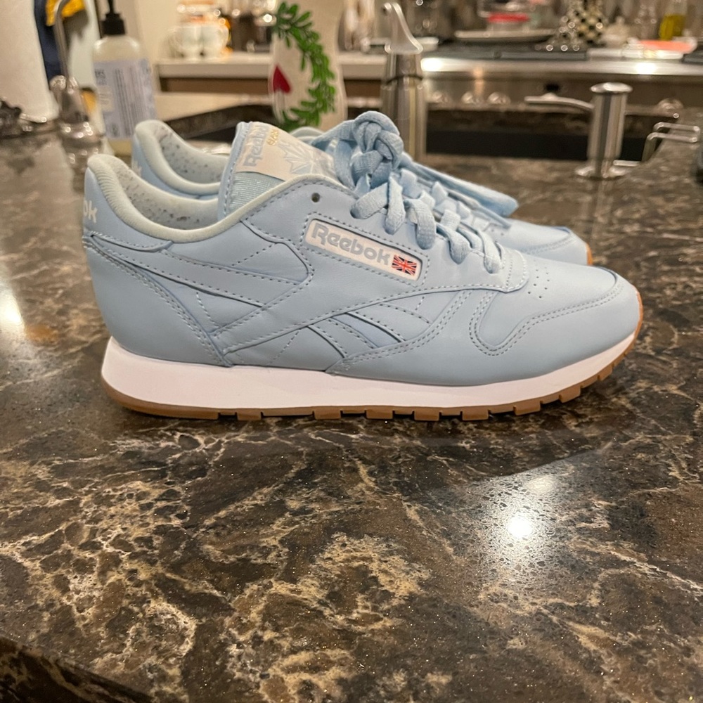 Reebok Women’s 1984 Classic Leather Sneakers, Light Blue size 6.5 - very nice